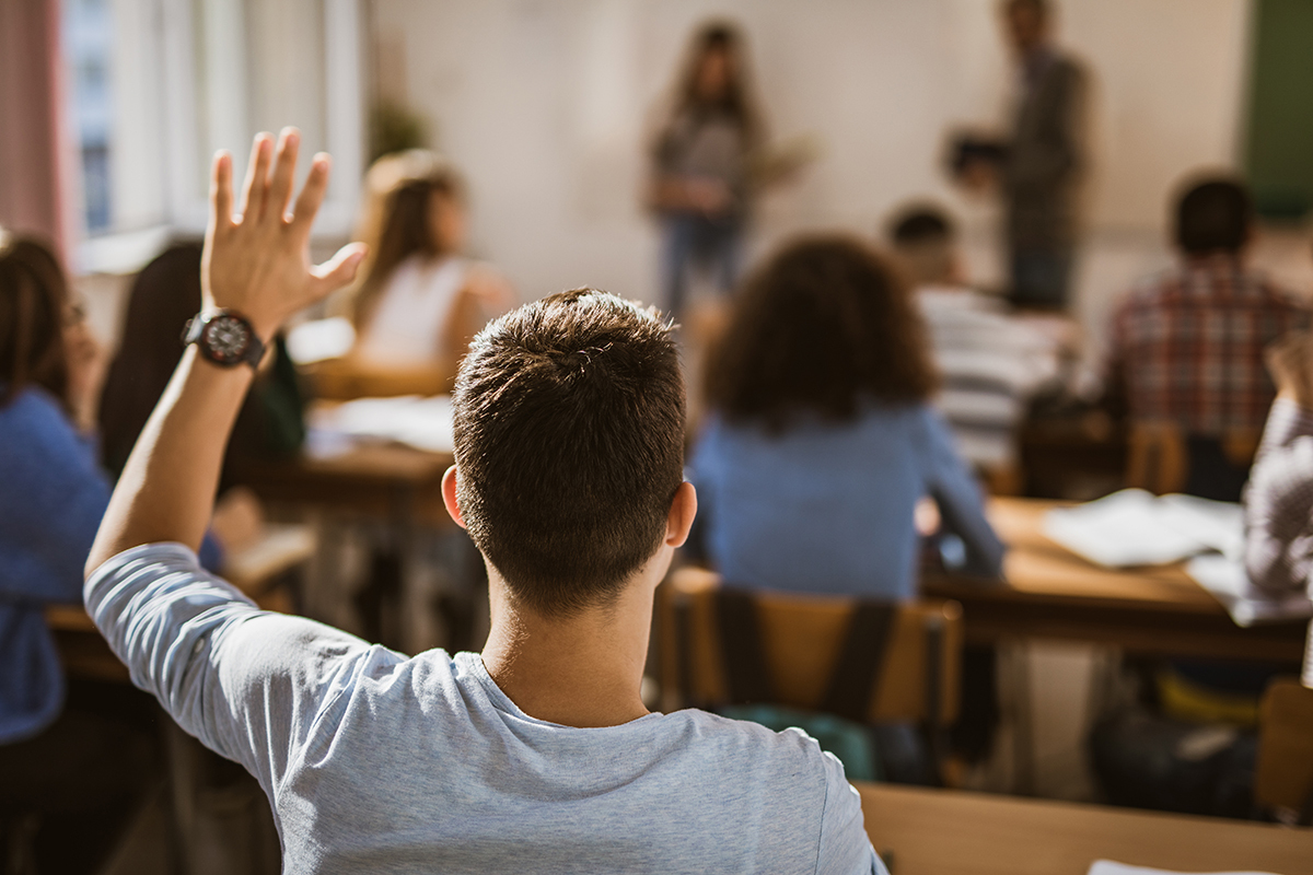Over 19,000 sign petition in support of Christian teacher fired for answering students' questions
