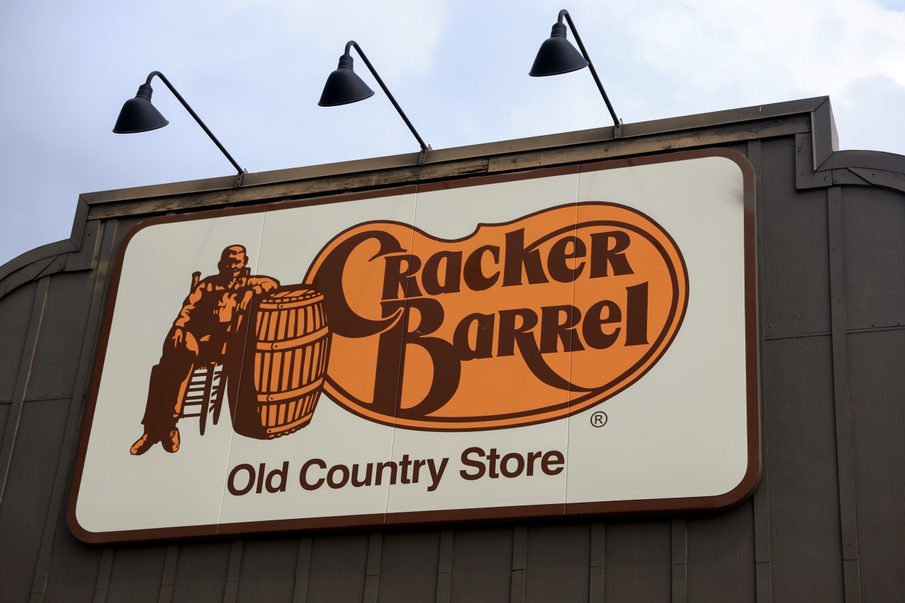 Cracker Barrel Raises Guidance After Maple Street Biscuit Divestiture, Sale-Leaseback Deal