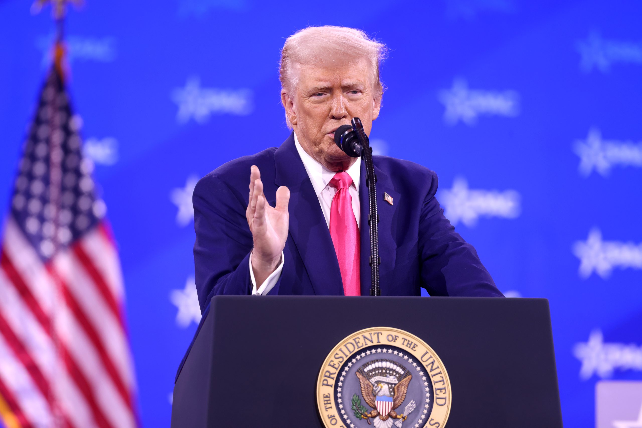 Trump Keeps Hearing Boos When the Crowd Isn’t His