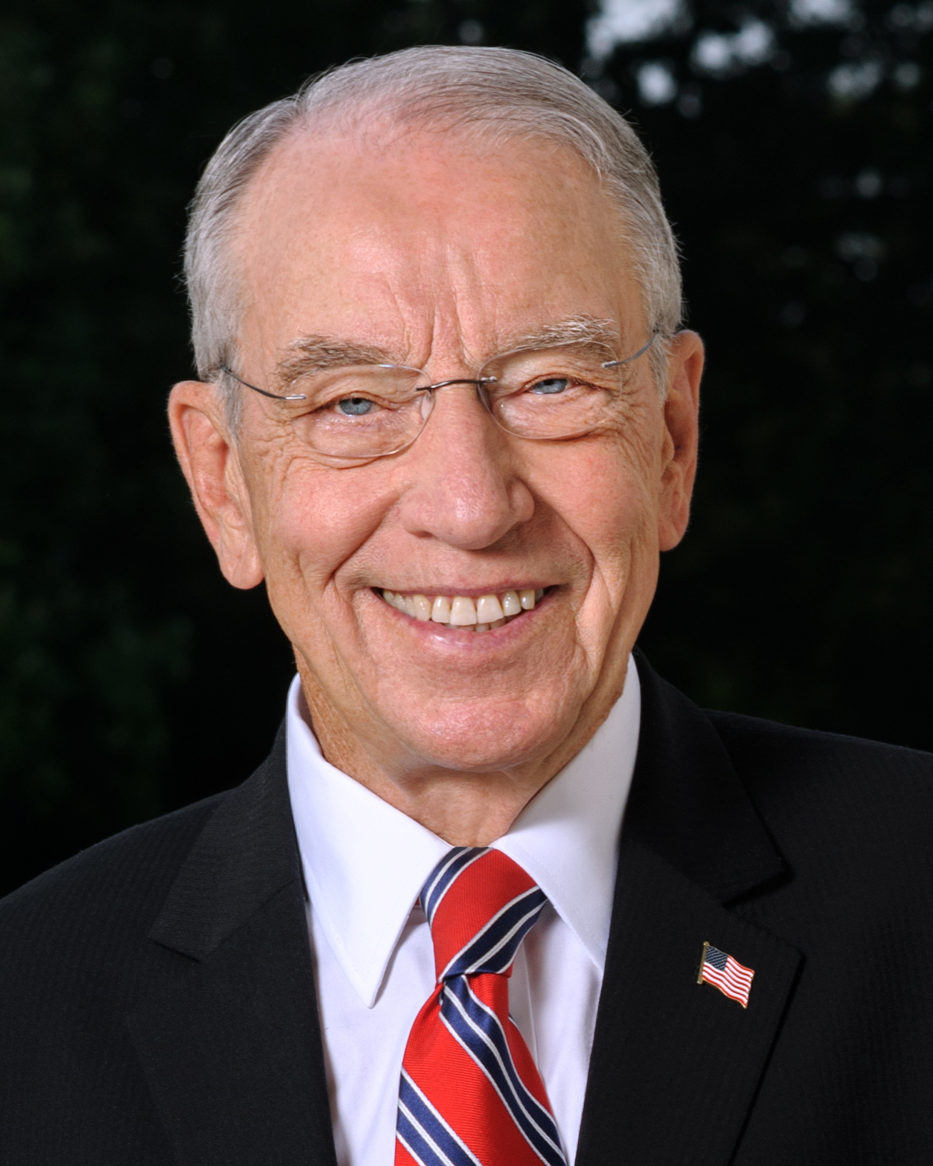 Grassley alleges Smith withheld evidence Trump lawyers could use against investigators