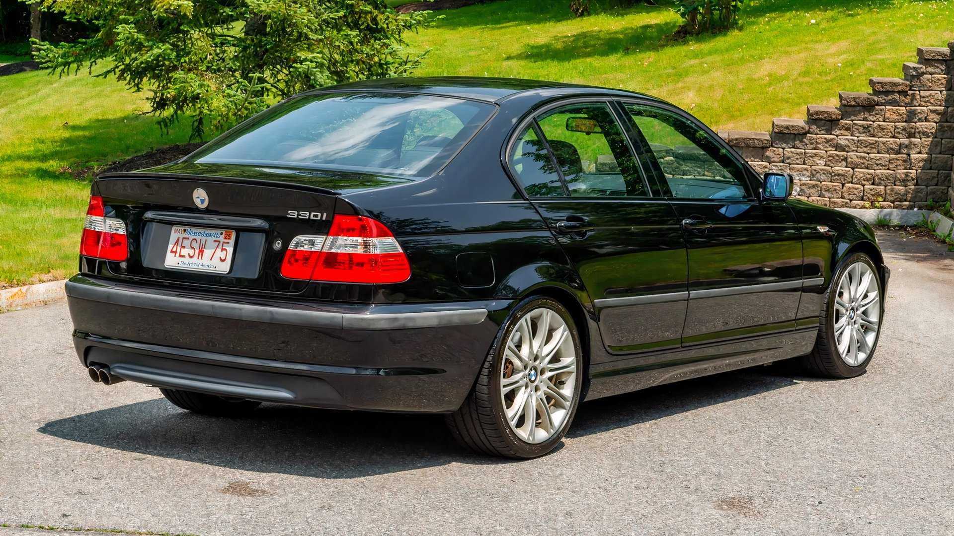 Rear three-quarter view of the BMW 330i ZHP