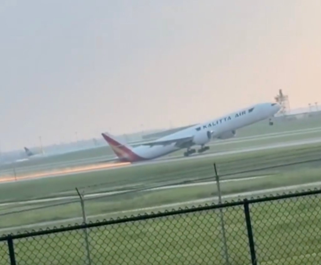 Wild video captures sparks flying as Kalitta Air plane skids on runway at Kentucky airport