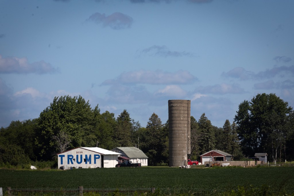 Democrats' chances of defeating Iowa GOP as farmer income drops 50 percent