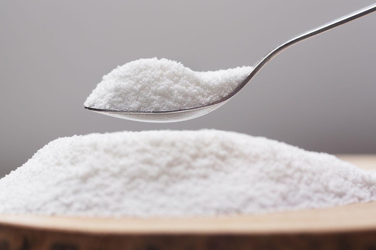 Sweetener on a spoon and pile of sweetener