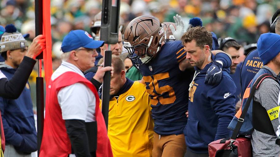 Green Bay Packers tight end Tucker Kraft (85) is assisted off the field after getting injured against the Carolina Panthers.