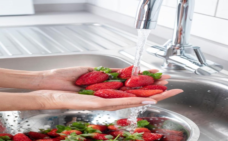 Are You Washing Your Fruits and Vegetables the Wrong Way? Experts Reveal the Safest Method to Remove Pesticides