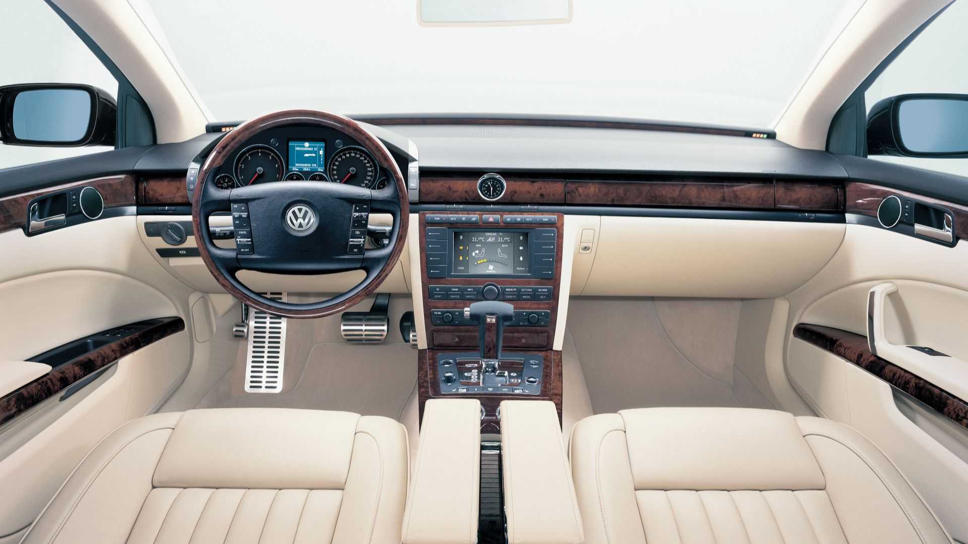 2005 Volkswagen Phaeton interior front.