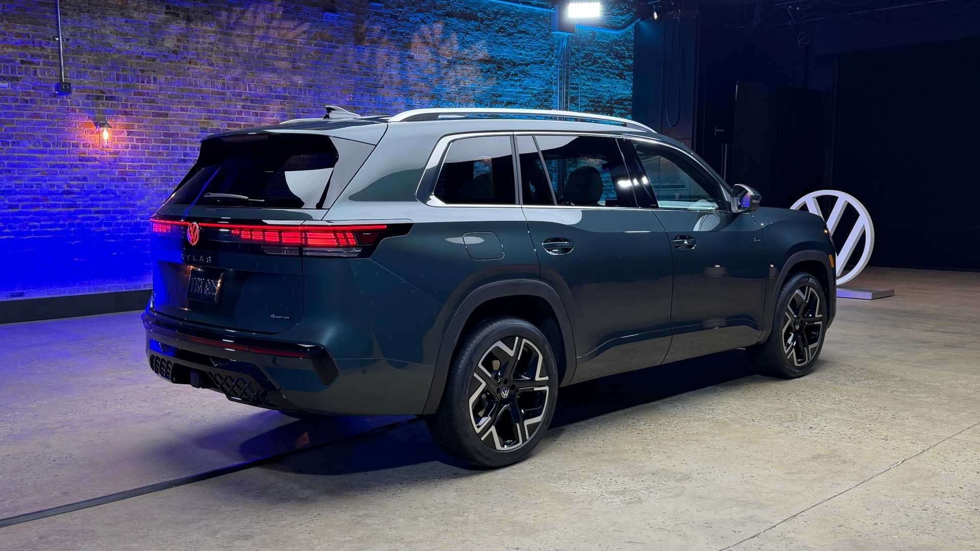 2027 Volkswagen Atlas Exterior 3