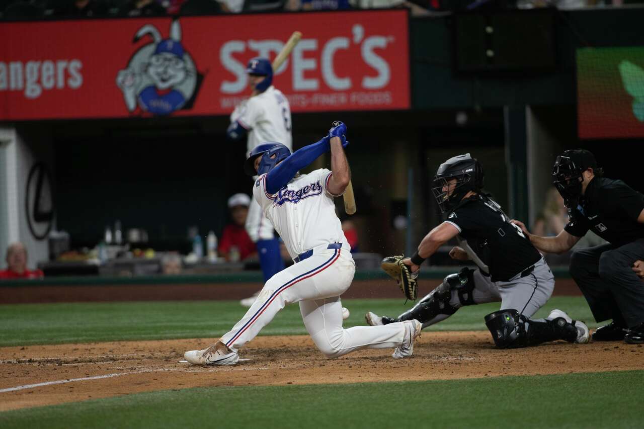 Early lead turns to ugly loss for Rangers as key mistake bites Jacob deGrom vs. White Sox