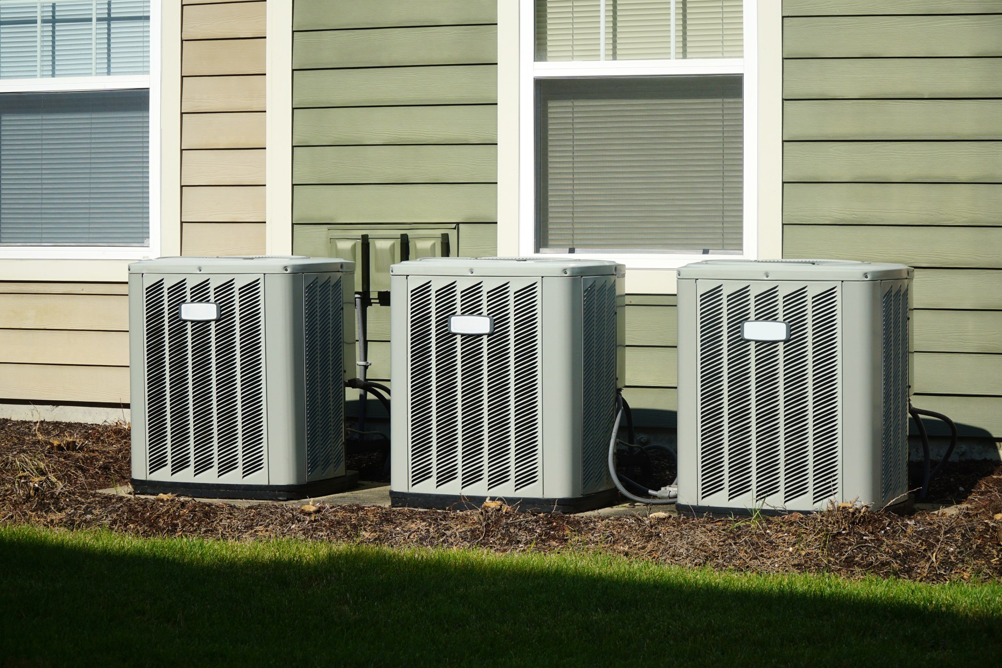 Neighbor’s Notice Next Door Has Air Con, Horror Over What They Do Next