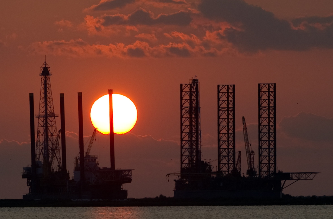 Oil futures extend rally on continued US., Iran strikes
