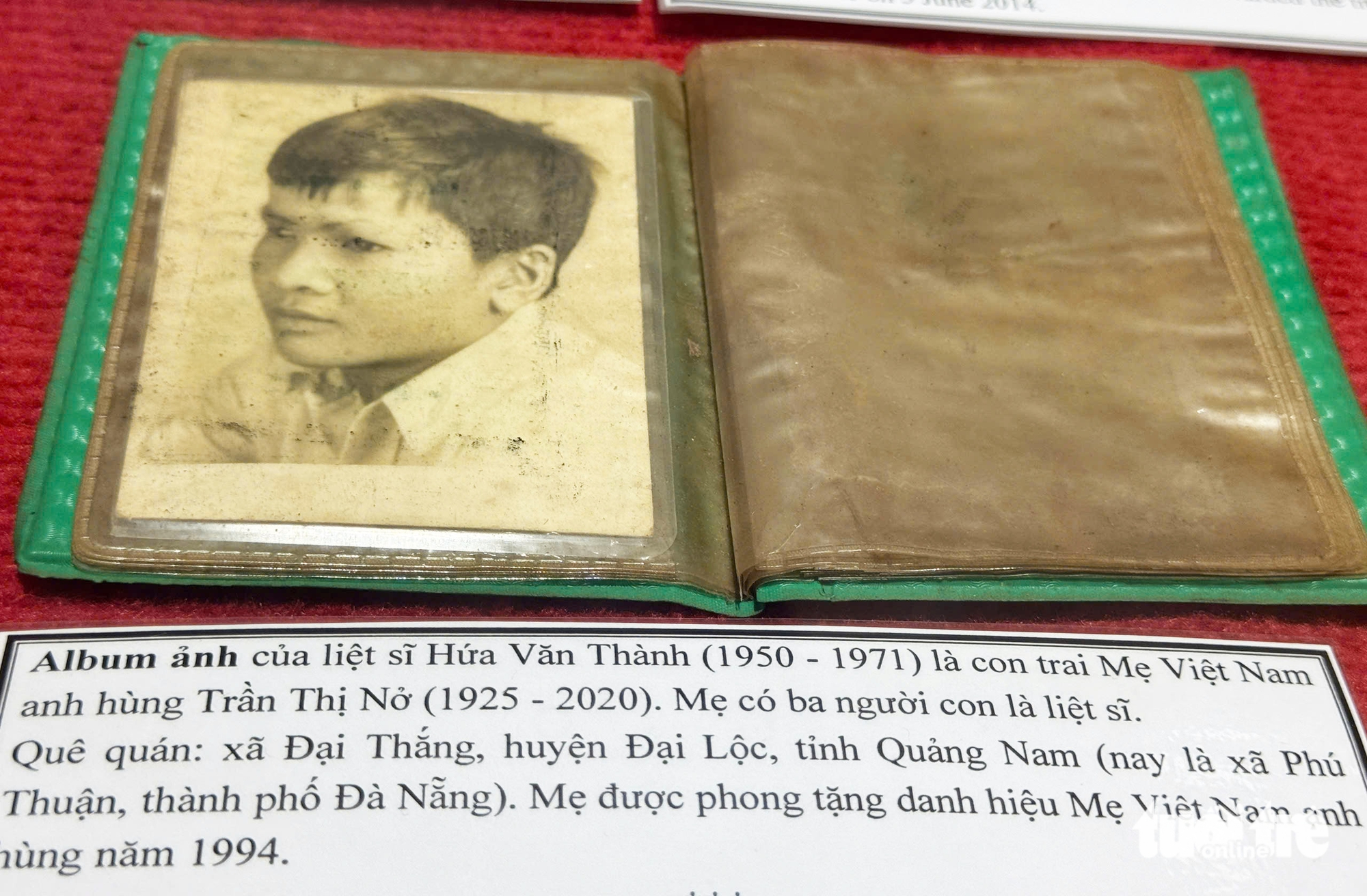 Album ảnh của liệt sĩ Hứa Văn Thành - Ảnh: LÊ TRUNG