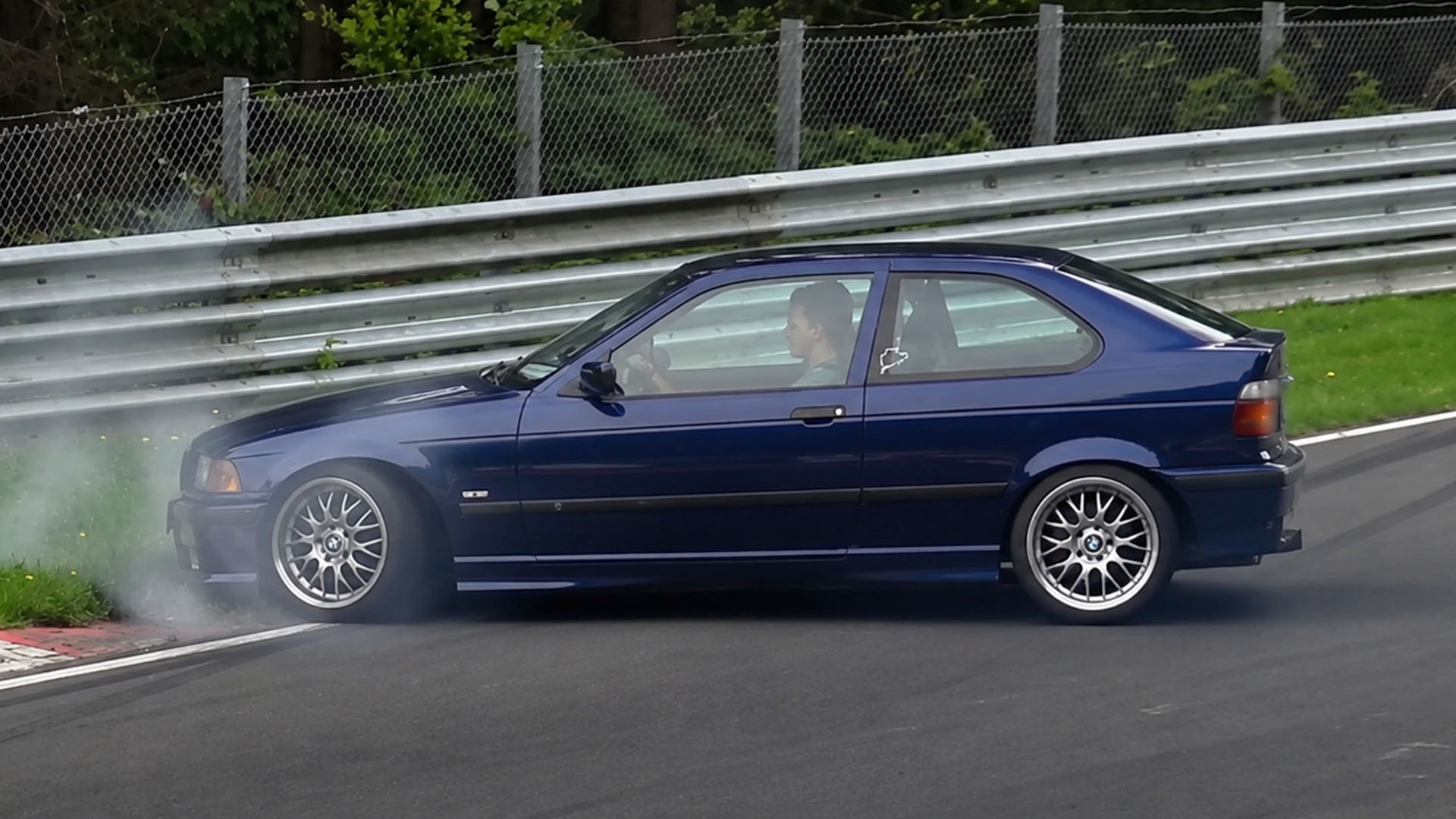 Præcision redder dagen efter en kørefejl på Nürburgring