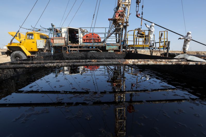 Oil prices ease as mediators propose US-Iran ceasefire