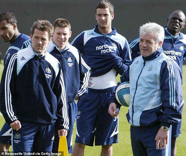 Michael Owen trains with his Newcastle United manager Kevin Keegan (right) in 2008