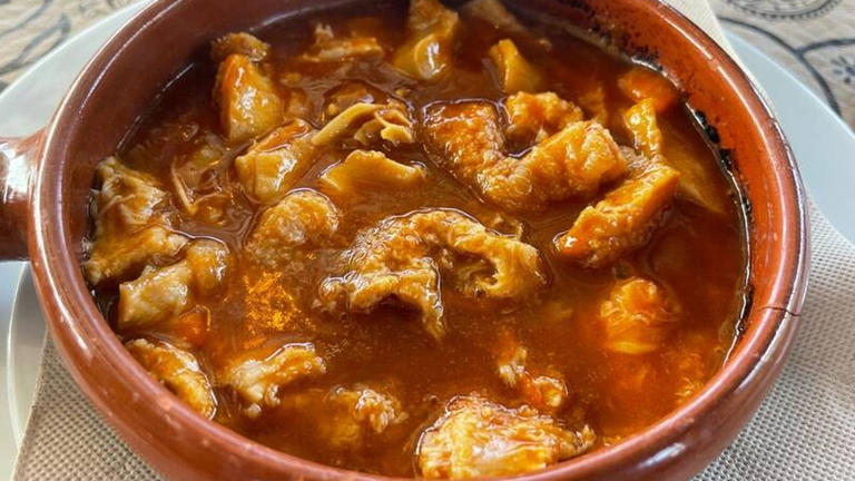 Los callos caseros son una de las especialidades más conocidas de este restaurante situado en lo alto de Tagle. (El Mule Carajonero)