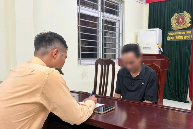 Tài xế ô tô ủn cảnh sát giao thông để bỏ chạy ở Hà Nội là ai?