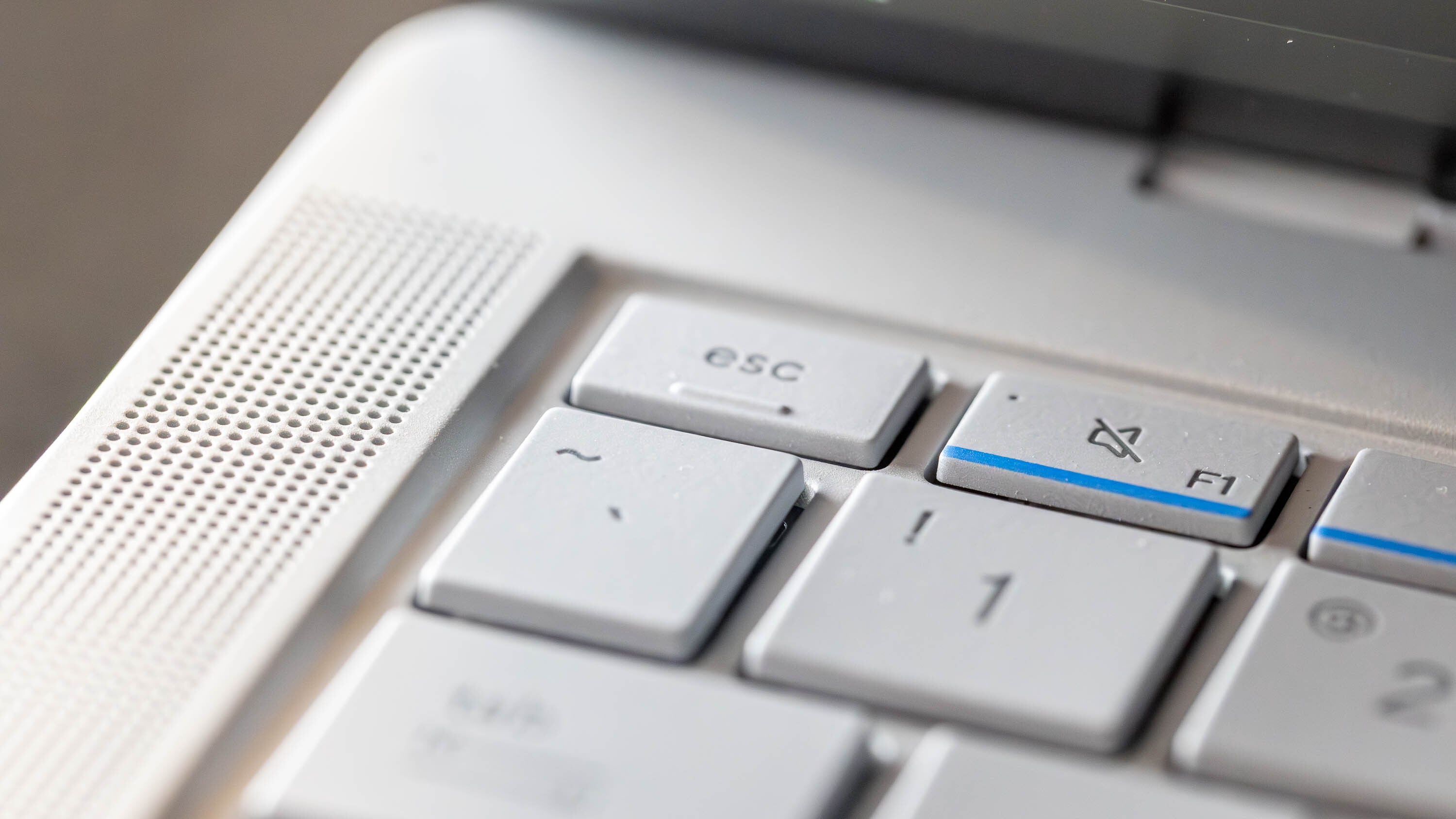 Asus ExpertBook Ultra Review: Elite Performance for the Corner Office