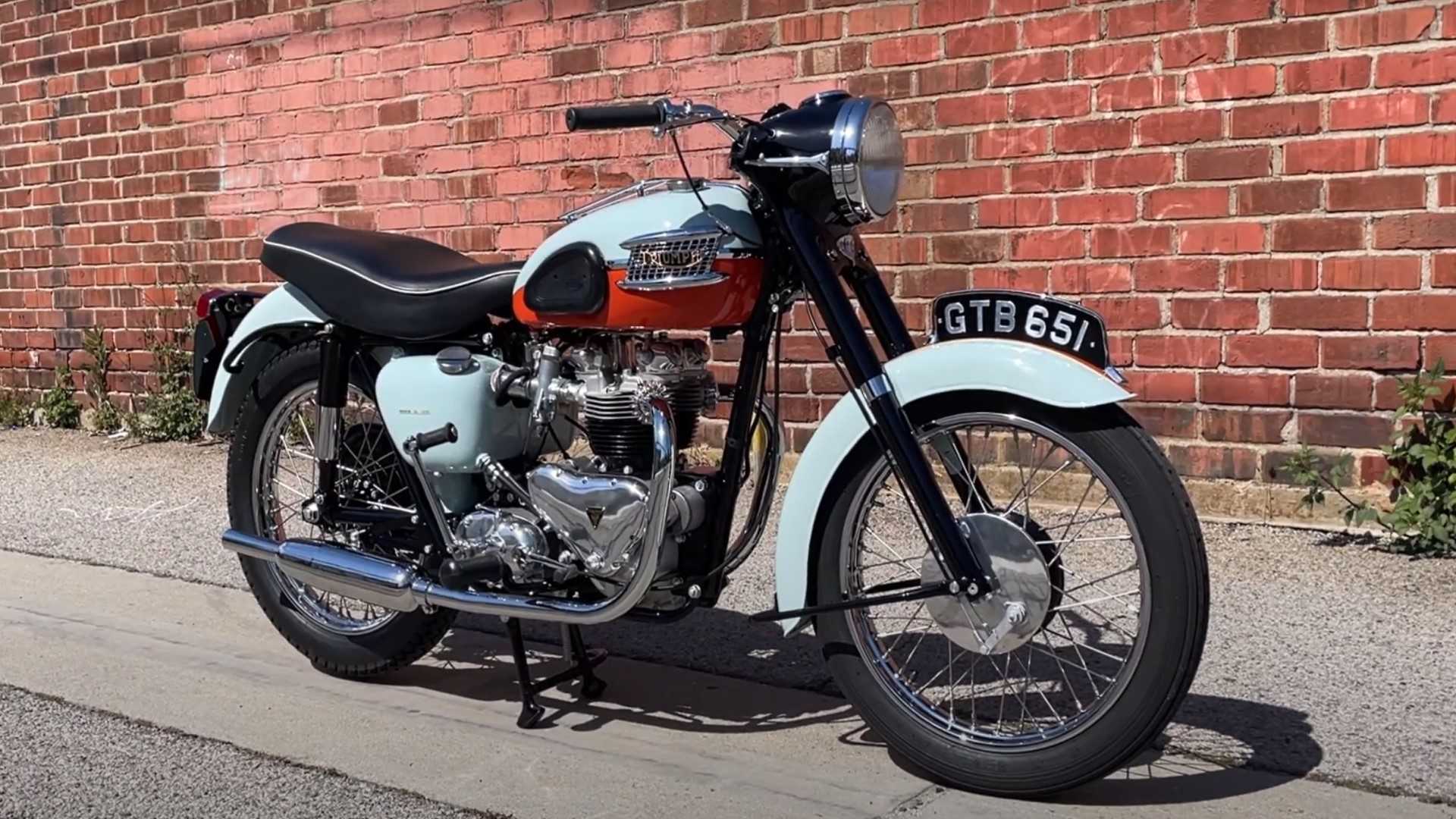 1959 Triumph T120 Bonneville 650 front third quarter view