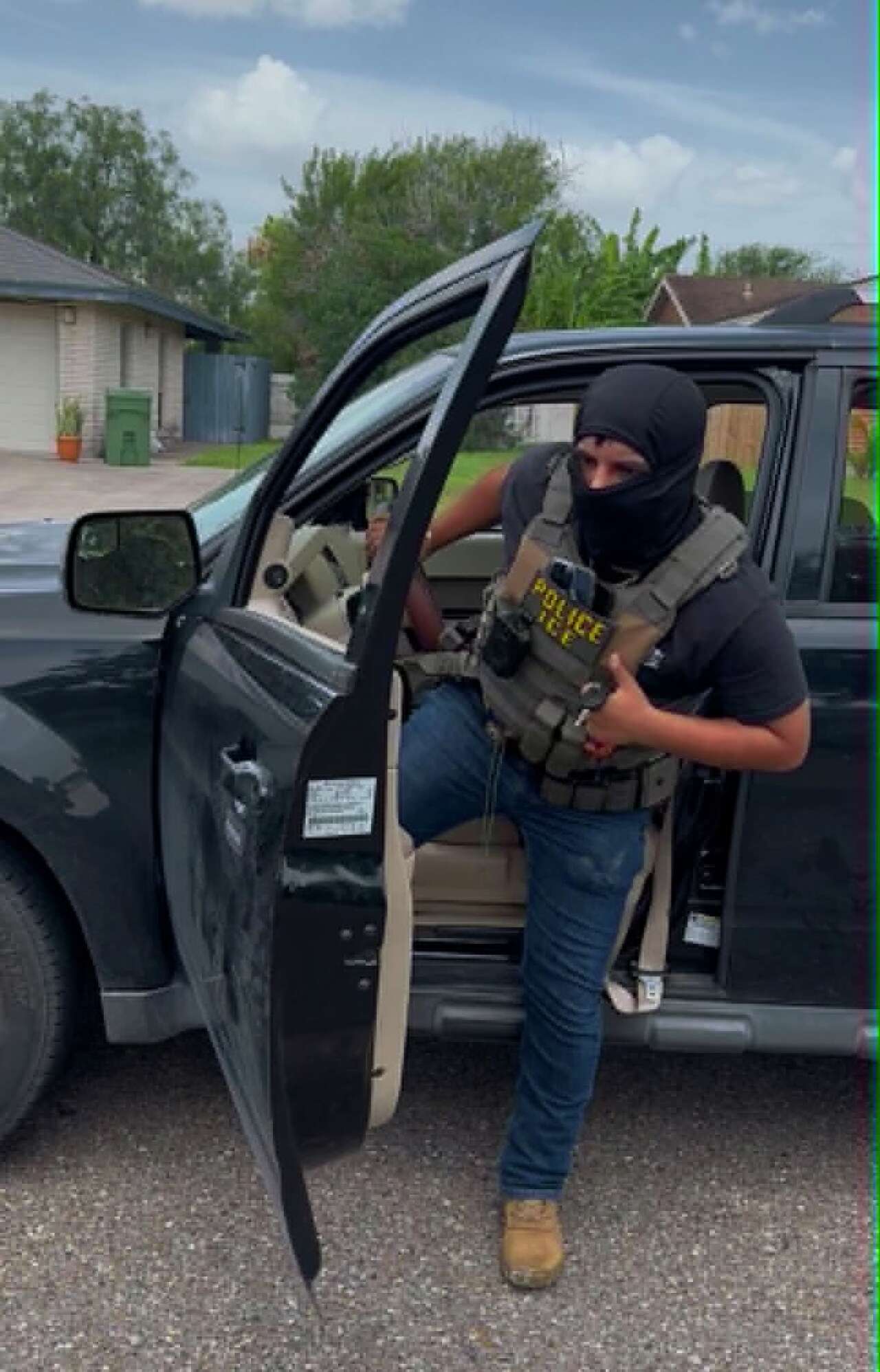 South Texas woman says ICE agents pointed gun at teen later released