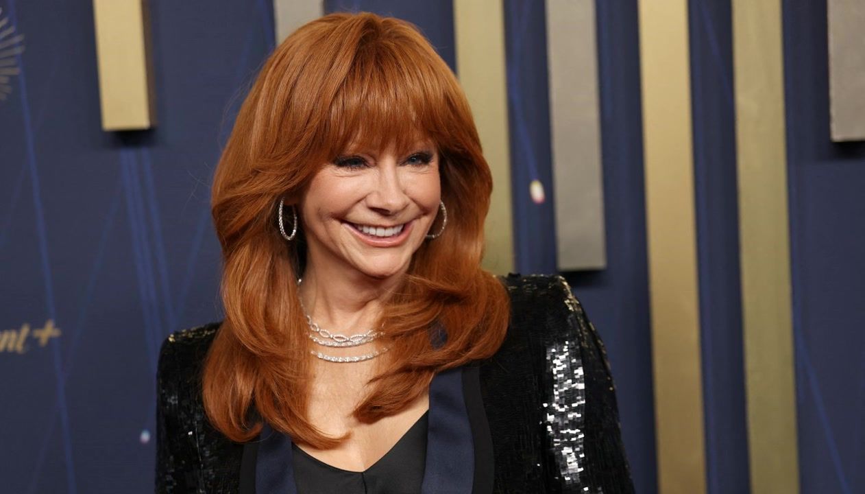 Reba McEntire shares 5 must-read book recommendations!