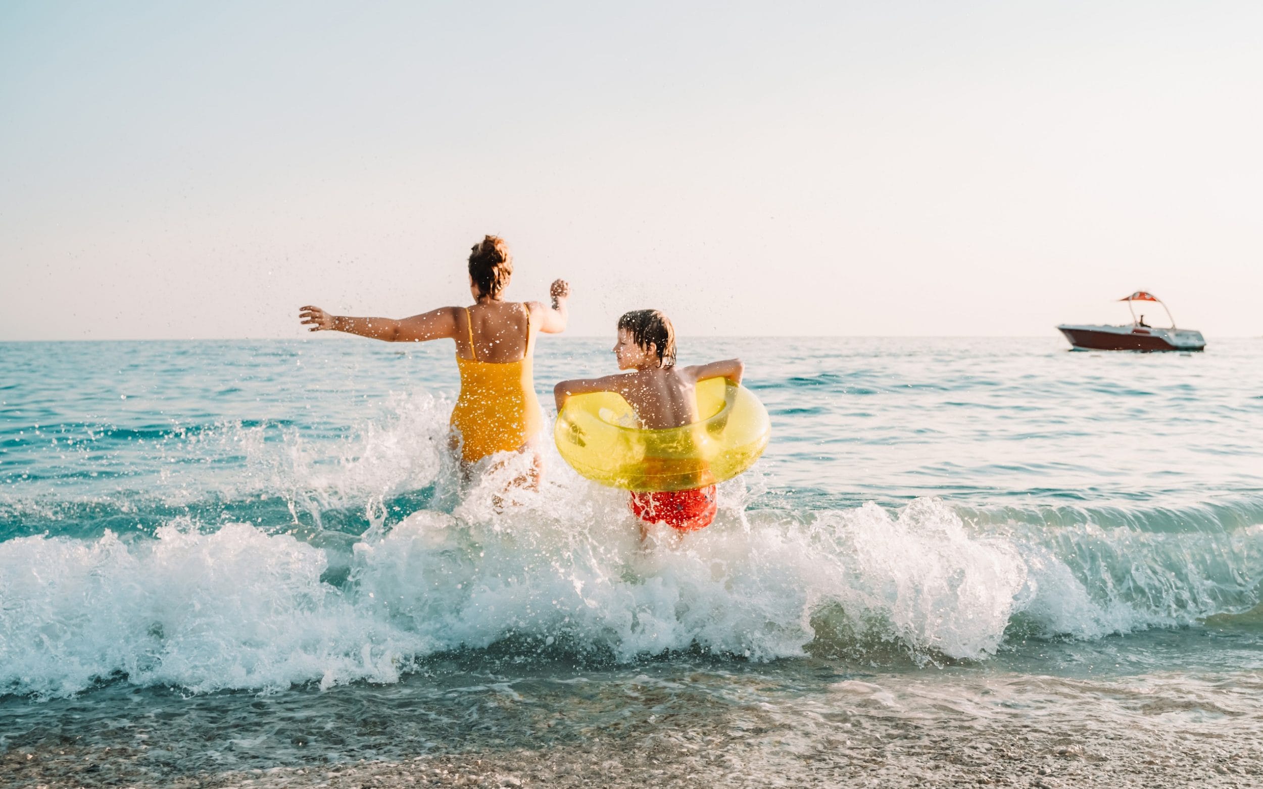 How to find late summer holiday deals
