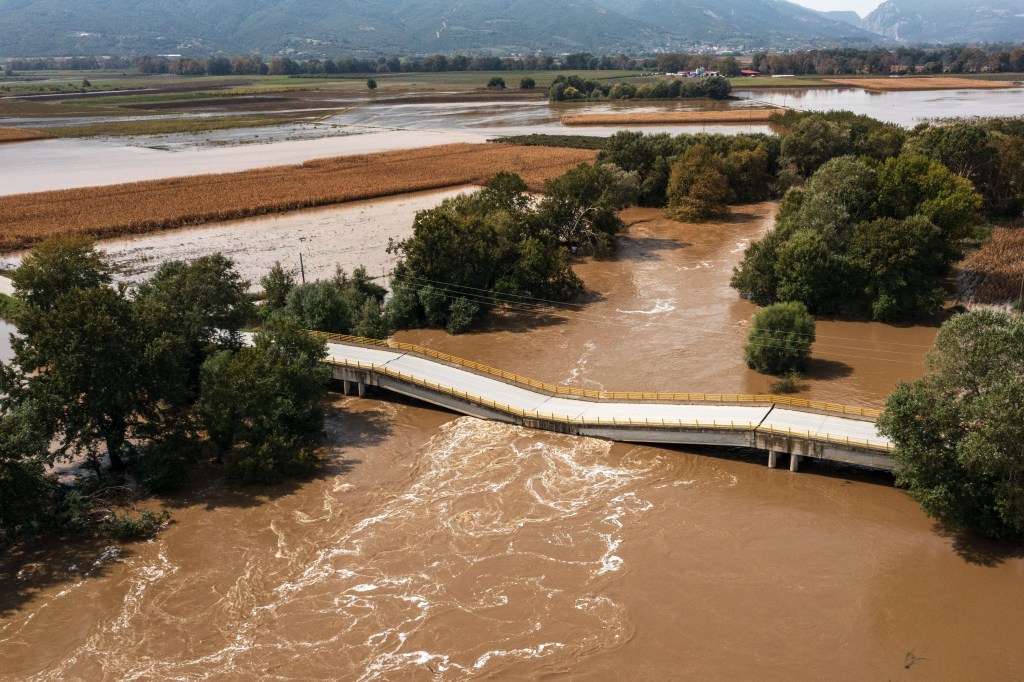 collapsed-bridge-paleopyrgos-larissa-near-135057452