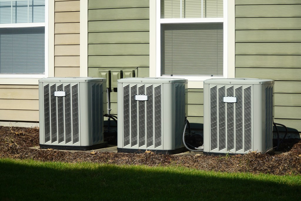 Neighbor’s Notice Next Door Has Air Con, Horror Over What They Do Next
