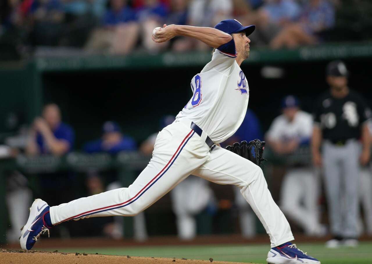 Early lead turns to ugly loss for Rangers as key mistake bites Jacob deGrom vs. White Sox