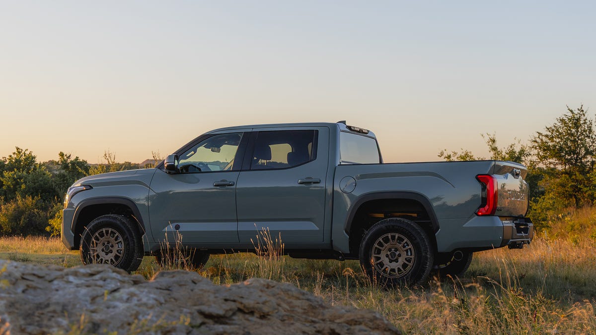 2027_toyota_tundra_trailhunter-hard-side.jpg
