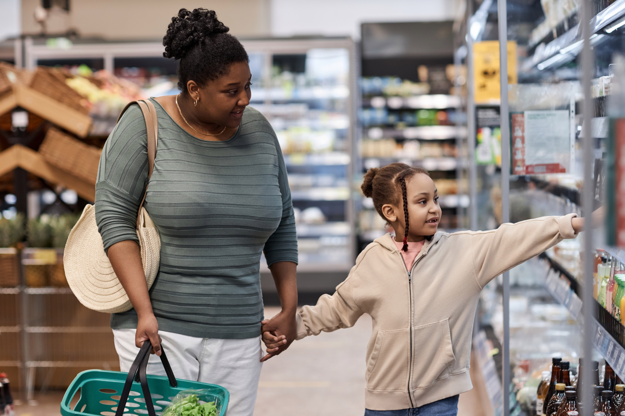 Woman-Overhears-Mom-Talking-to-Young-Daughter