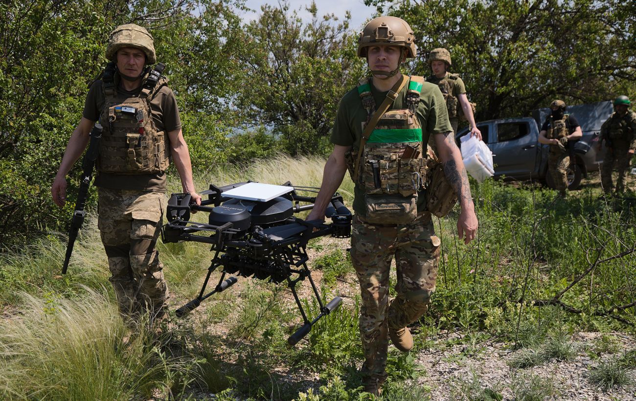 Photo: Ukrainian drones are making it difficult for the Russians to transport troops to the front lines (Getty Images)