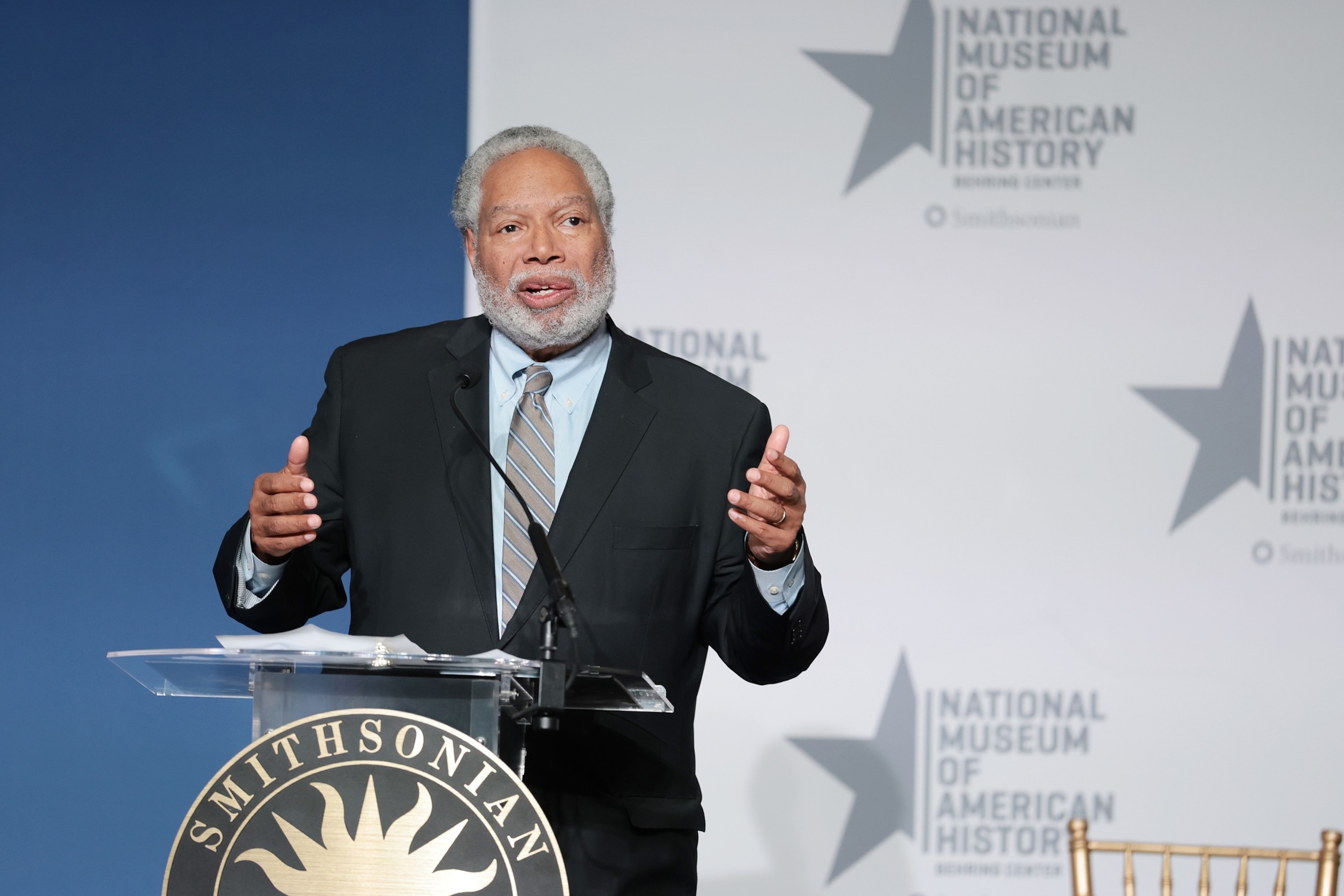 Smithsonian official set to testify amid sharp White House criticism of museum