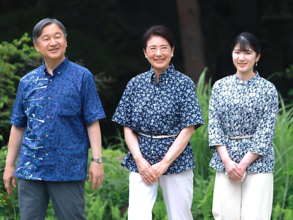Emperor Naruhito and Empress Masako have only one child: Princess Aiko (r.). In the Japanese monarchy, however, women continue to be excluded from succession.