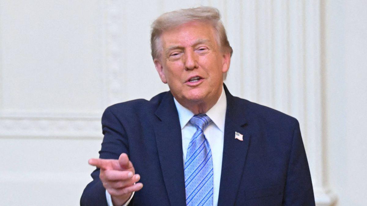 Bill Maher Says Donald Trump Texted Him 'You're Still a Lunatic' After Their Brief Truce