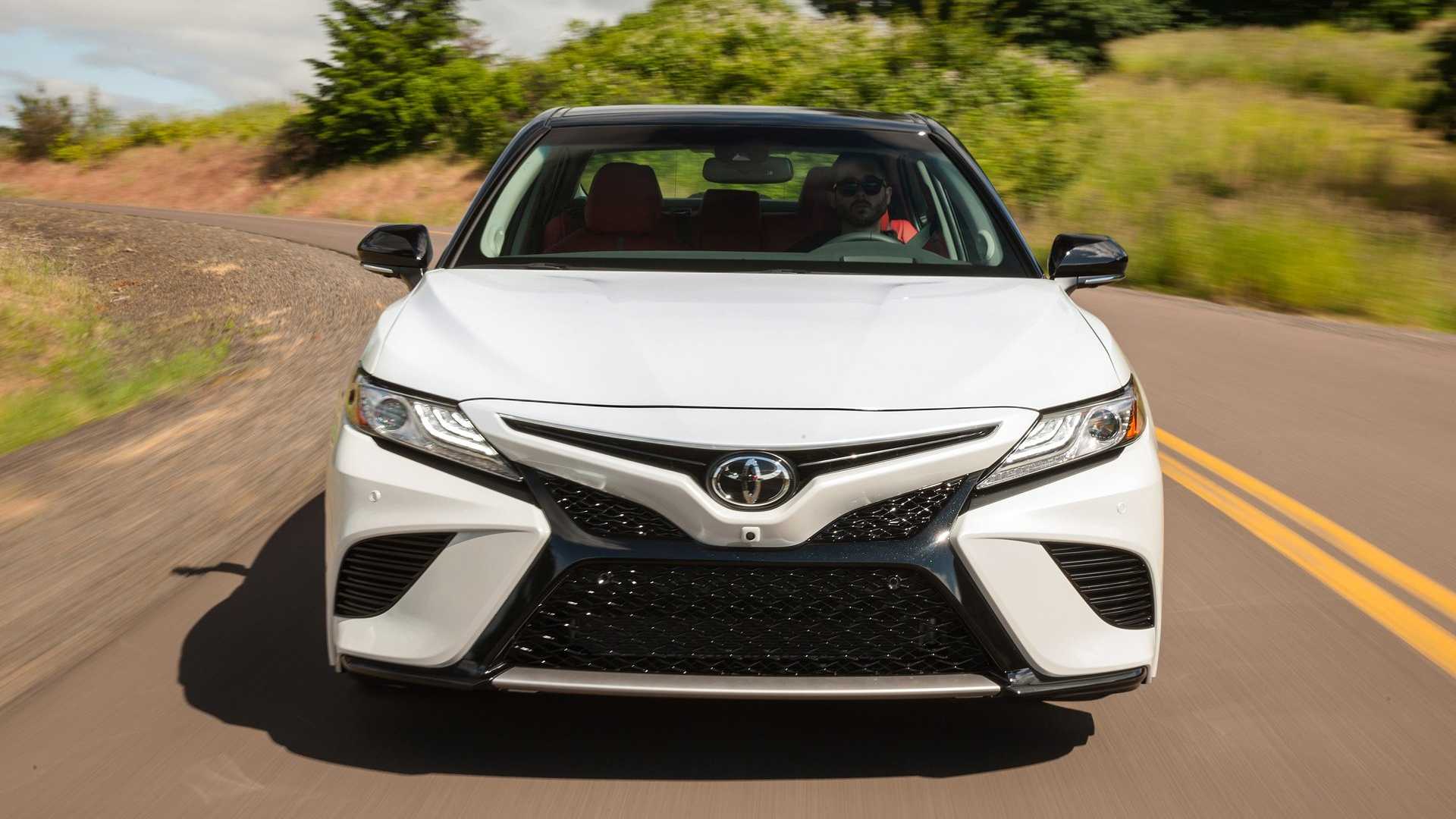 2018_toyota_camry_full_frontal
