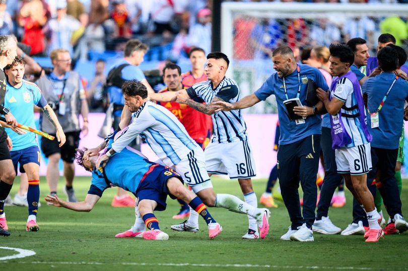 Argentina midfielder Leandro Paredes couldn't handle losing the World Cup final
