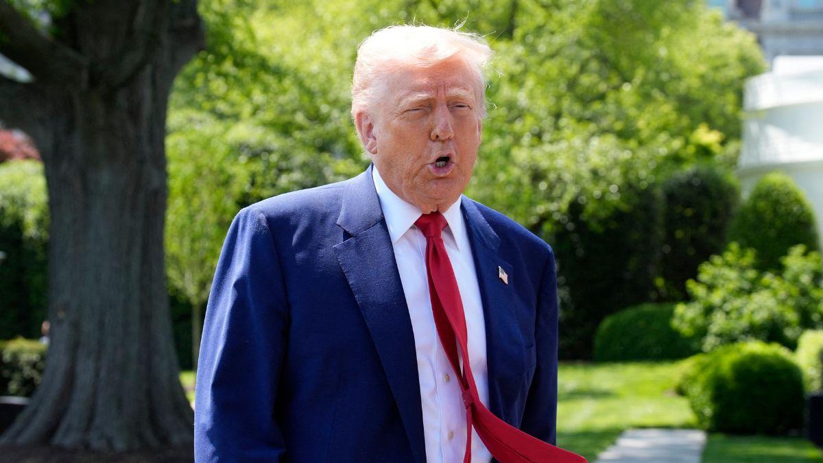 Bill Maher Says Donald Trump Texted Him 'You're Still a Lunatic' After Their Brief Truce