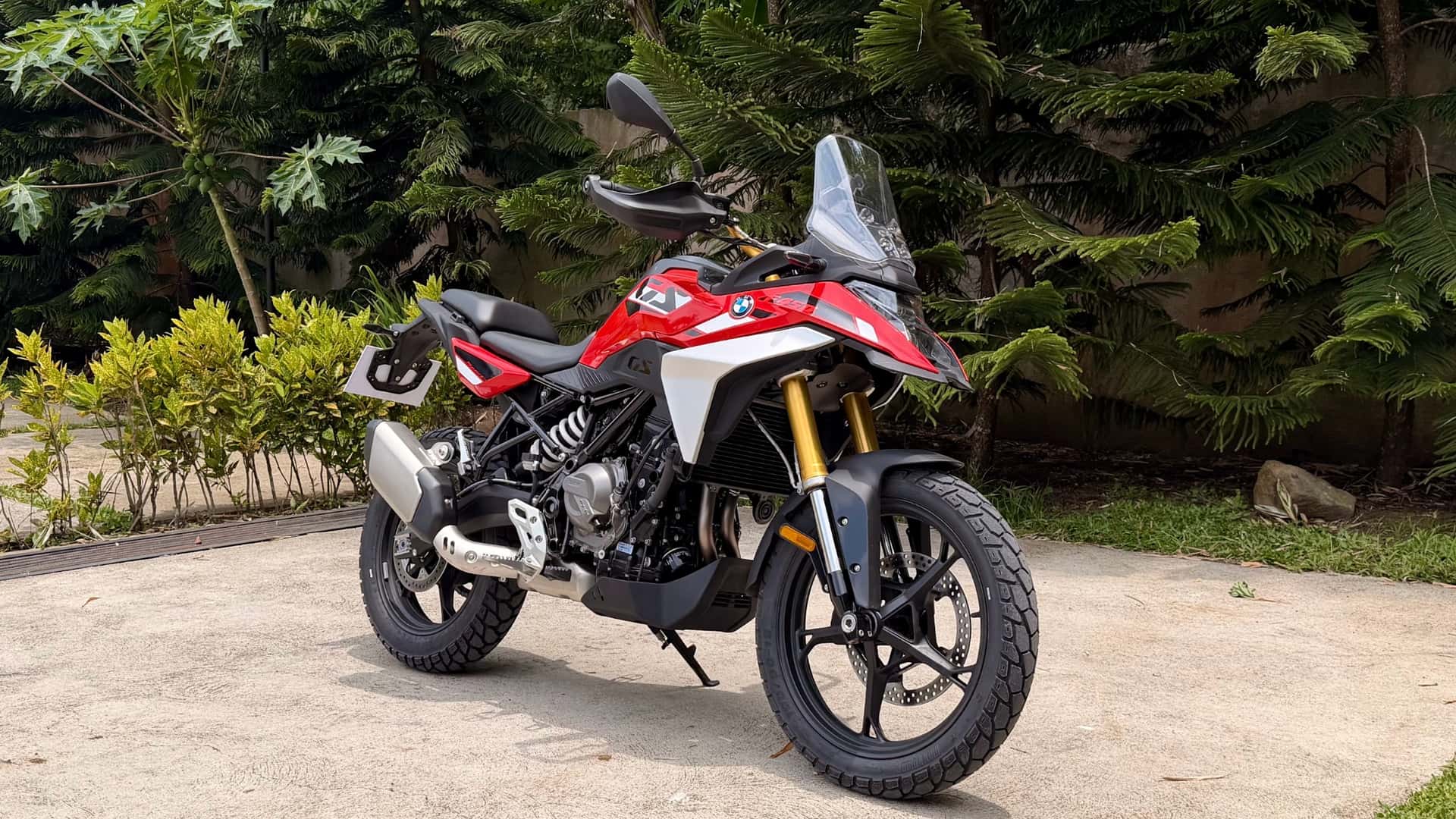 BMW F 450 GS - First Ride Review