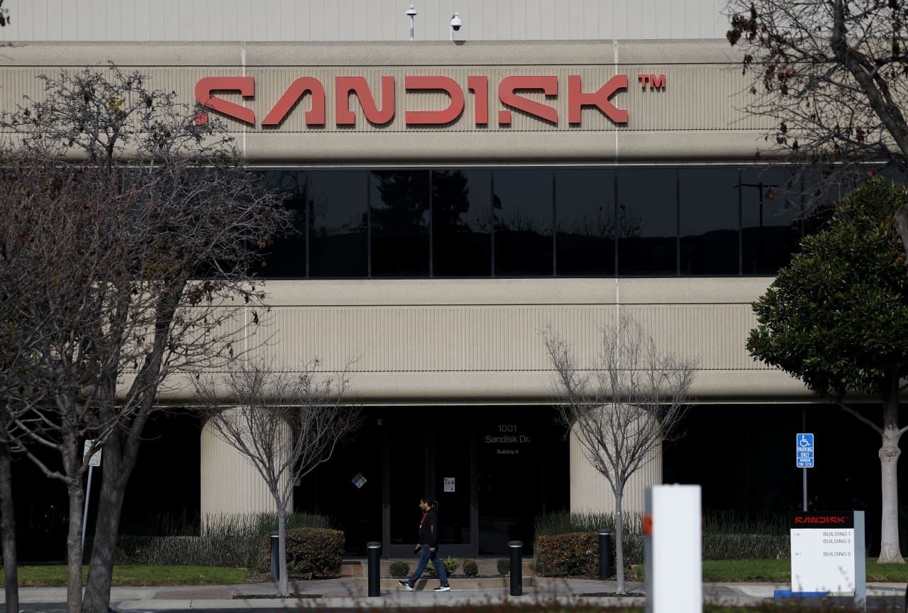 The AI Trade Is Back With a Bang—Just Look at Sandisk Stock
