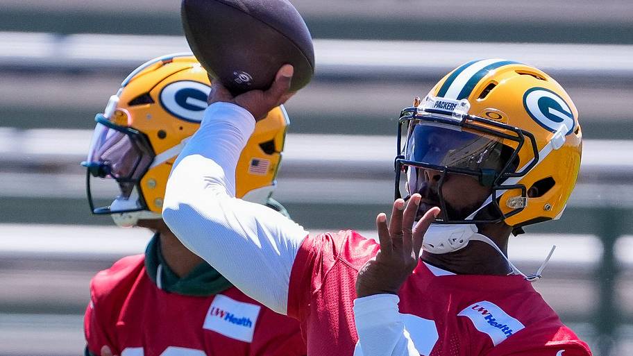 Green Bay Packers quarterback Tyrod Taylor (6) passes the ball during OTAs.