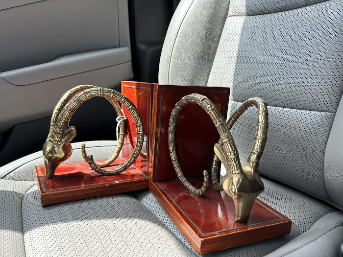 28 Thrifted Finds That Belong In A Museum For Being This Iconic
