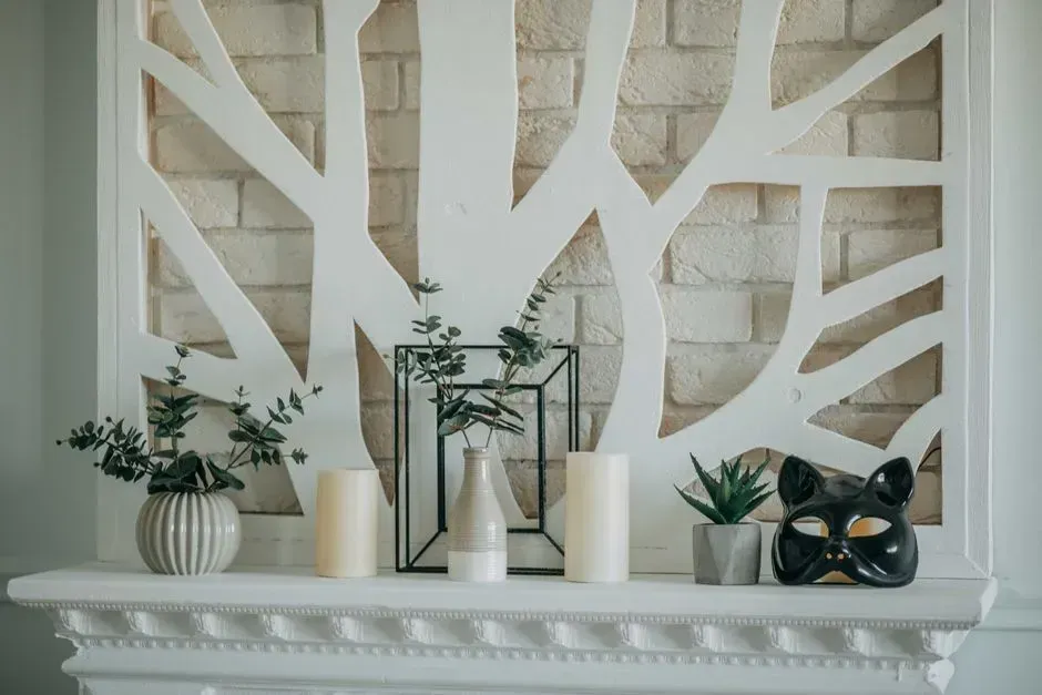 Minimal mantels are replacing shelves full of decor (Image Credits: Pexels)