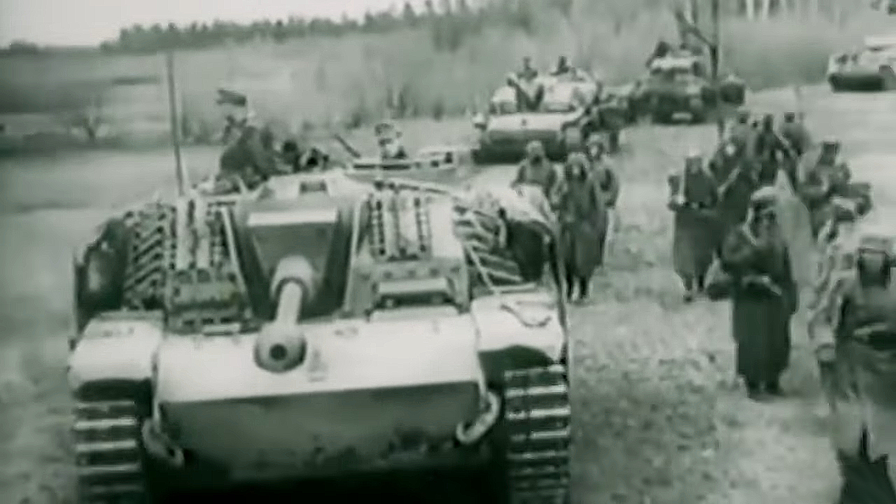 StuG vs IS-2, T-34s: Tank battle at the Courland Pocket, WW2