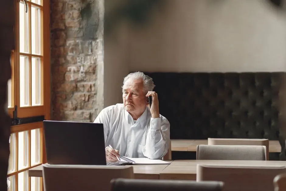 The retirement clock quietly reshaping the debate (Image Credits: Pexels)