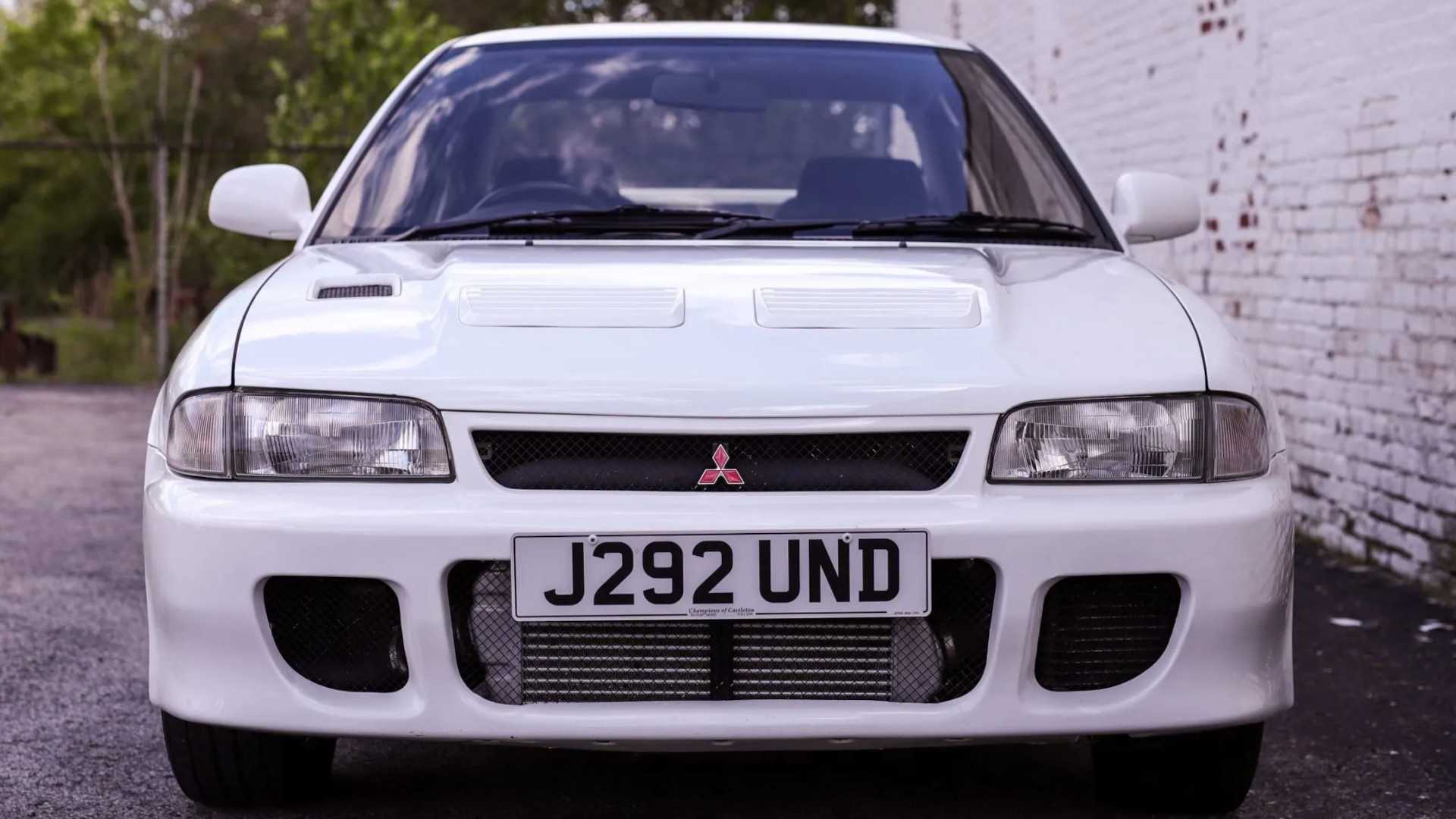 1992 Mitsubishi Lancer Evolution I White Front View