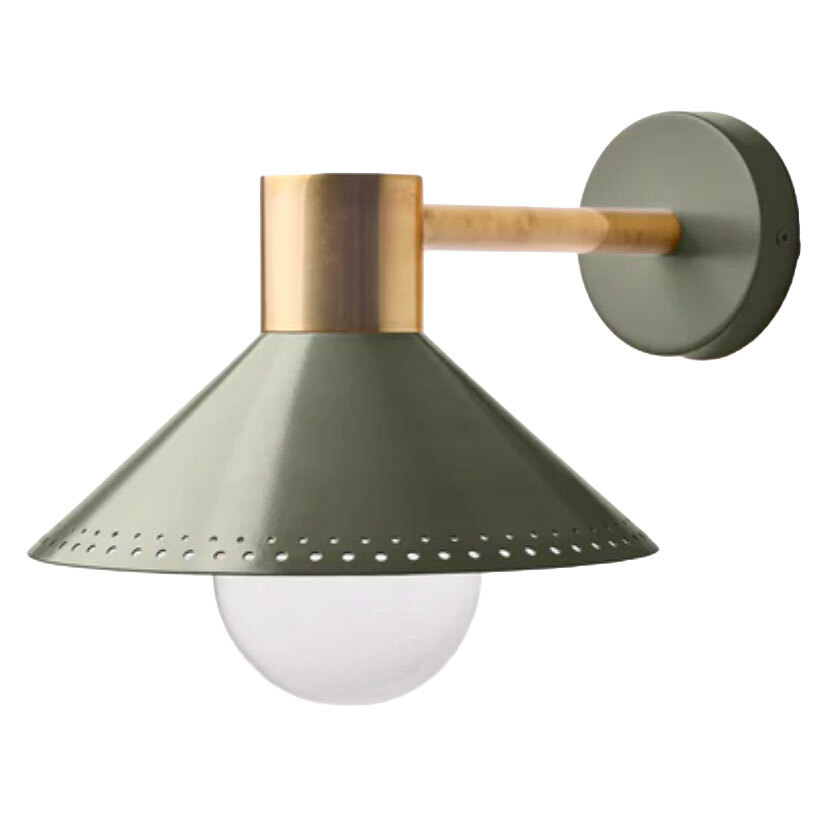 This Petite Porch-Friendly Lamp Is Usually $120—Right Now It’s a Mere $25