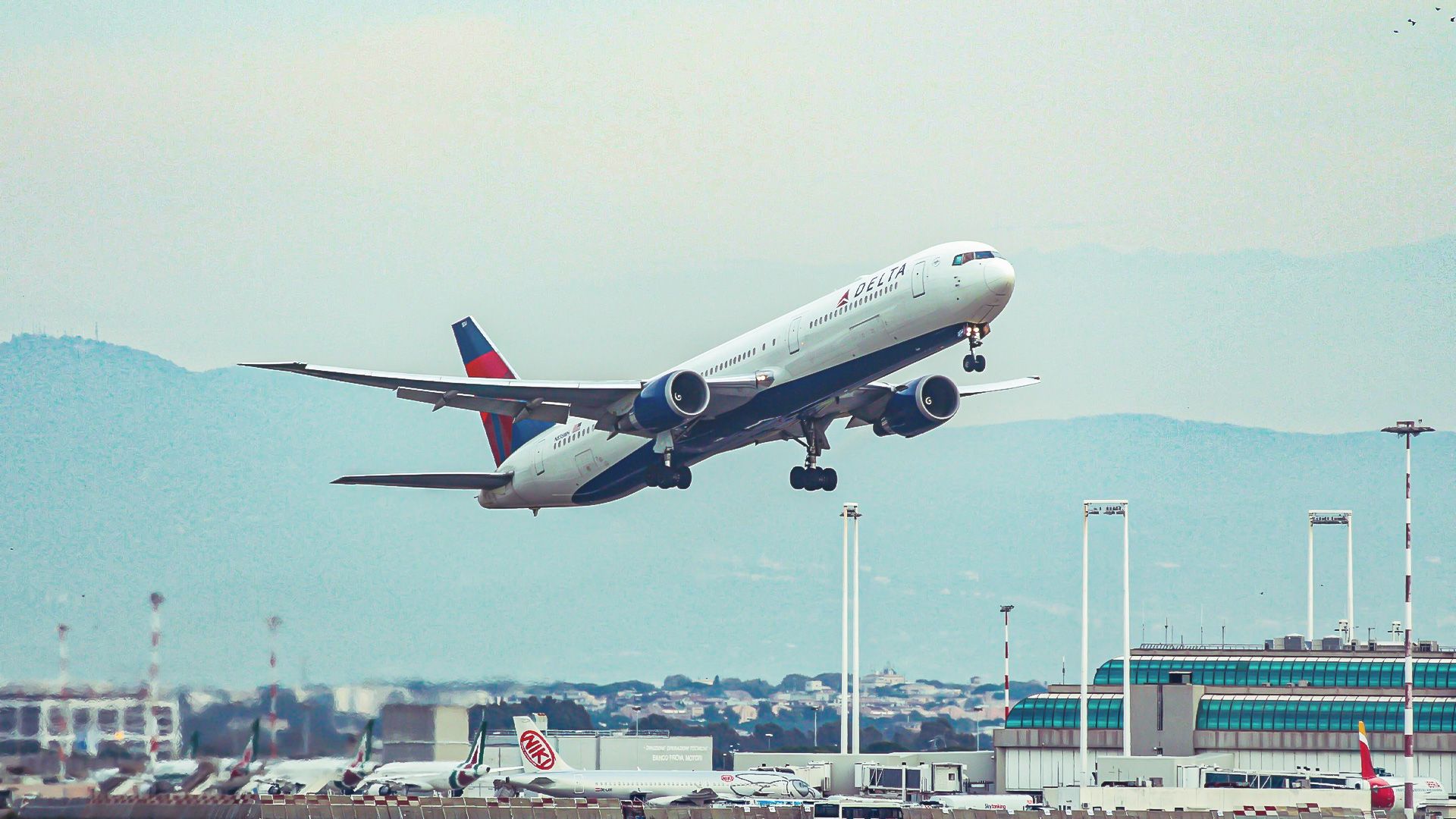 How the Boeing 767 quietly outlived every aircraft meant to end its career