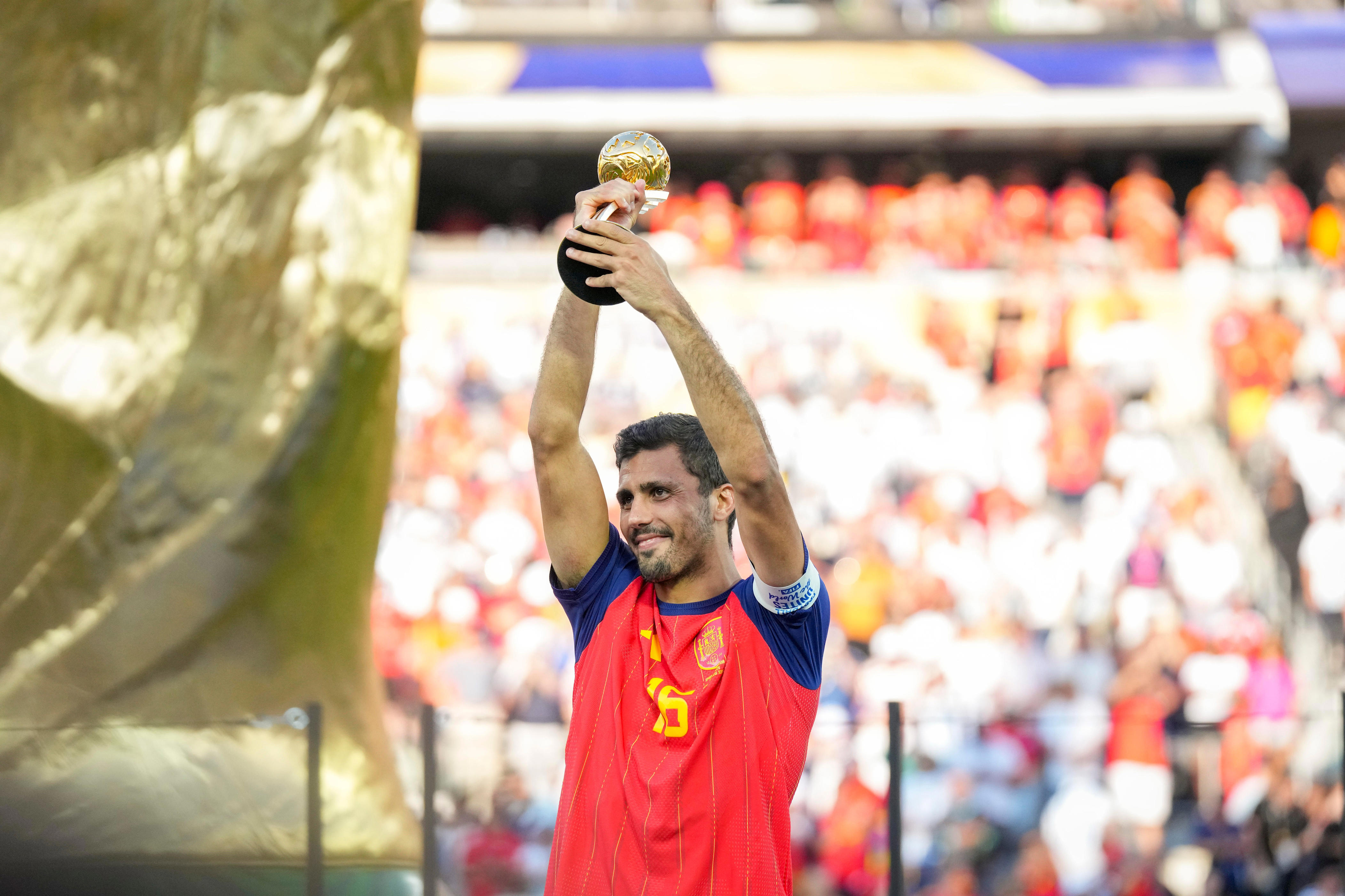 Spain midfielder Rodri (16) holds up a trophy after the FIFA World Cup Final game at MetLife Stadium, Jul 19, 2026, East Rutherford, NJ, USA.