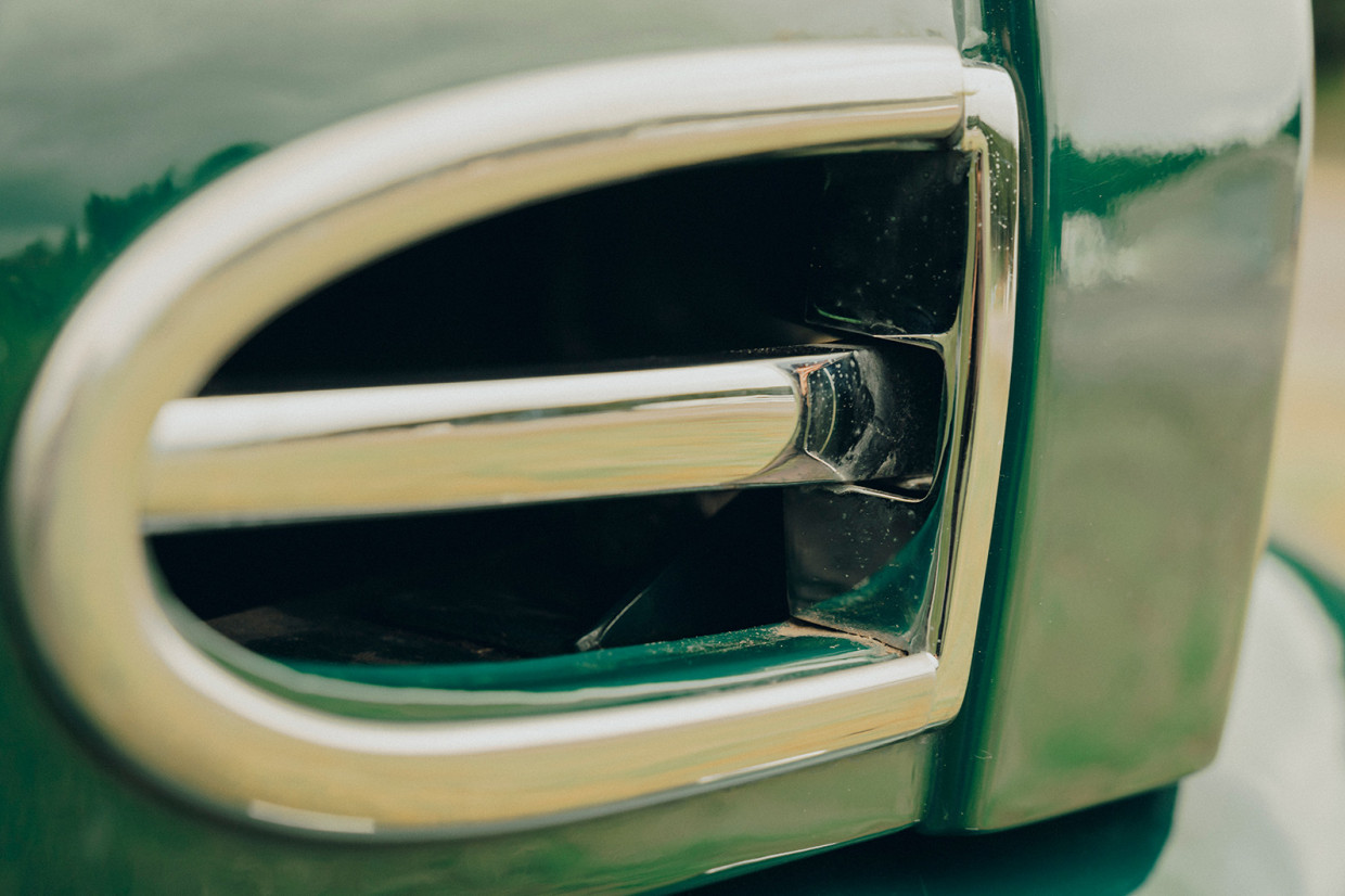 The Ford F-Series classic pick-up truck’s hood release